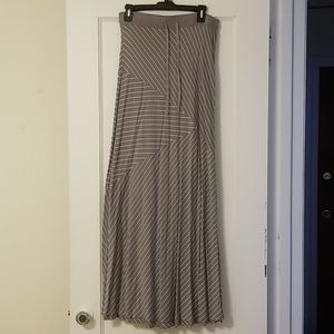 Floor legnth grey maxi skirt